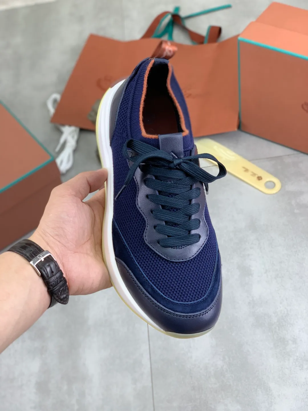 Men's Men's Shoes 💰P620 New 💰High Quality Latest Casual Shoes Loro Piana 💯Top Authentic Grade💯Buy the original 1:1 copy💯 Founded the existing Loro Piana company on April 24, 1924. It is now the sixth generation of family business, providing top quality products to customers who are discerning about taste and quality. Imported original fly woven fabric with cowhide fabric, plain calfskin lining, hand-stitched thread with cowhide feet, original packaging, code number: 38-44 (customized for 45 and 46), seven colors available